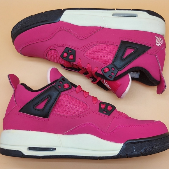 Jordan 4 Retro Voltage Cherry (GS) - Size 5.5Y - Picture 6 of 6